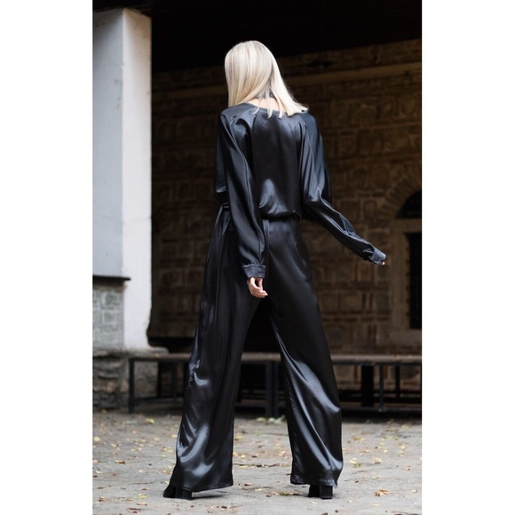 Black plunging neckline jumpsuit - Picture 3 of 4